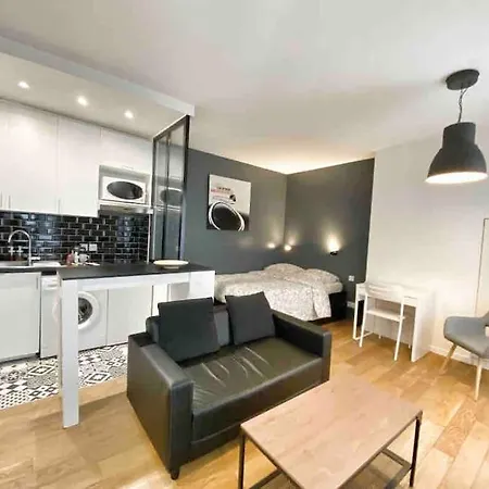 Charming Flat In Montmartre